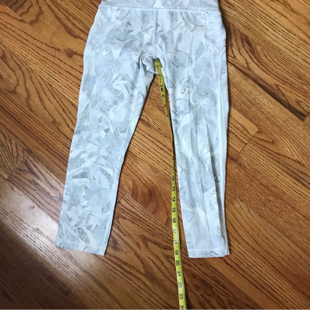 Lululemon White/Gray Pattern Legging - Picture 12 of 12